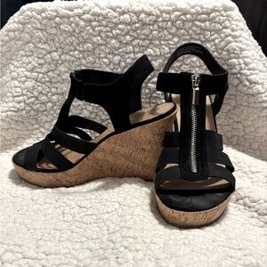 Torrid zip front wedges